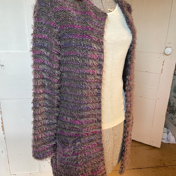 Unique Textured Sweater - Picture 2 of 4